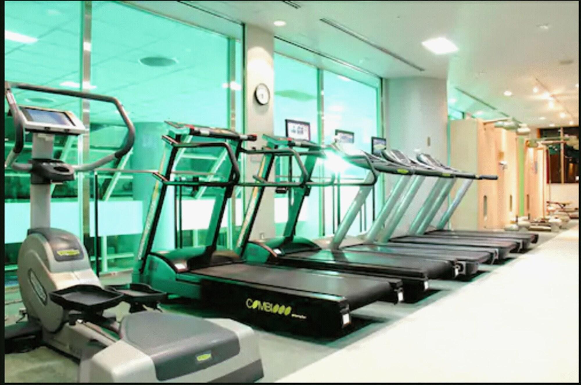 Royton Sapporo Hotel מראה חיצוני תמונה A row of treadmills