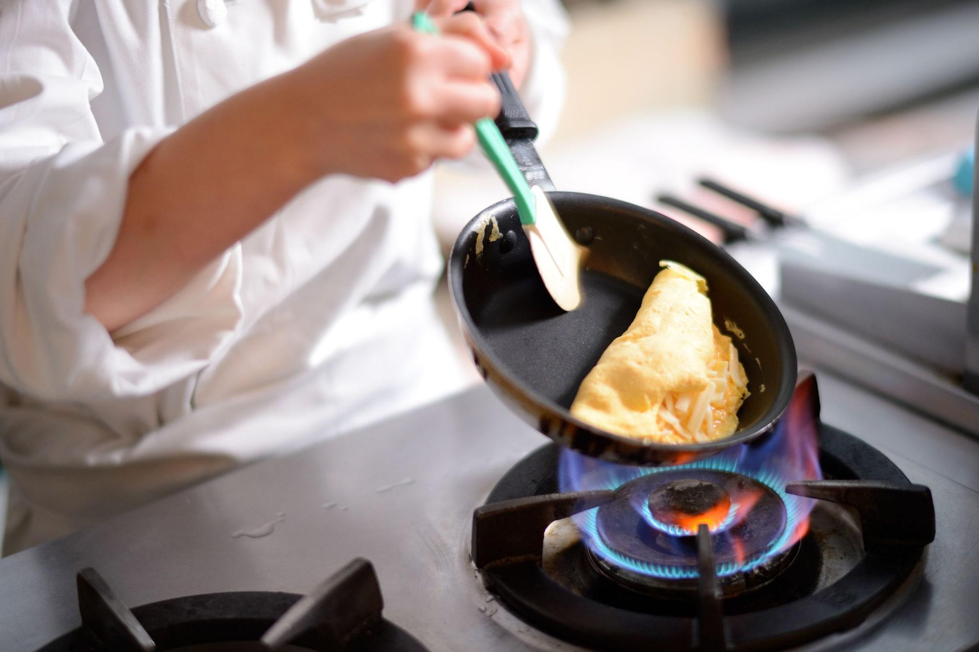 Royton Sapporo Hotel מראה חיצוני תמונה A chef cooking