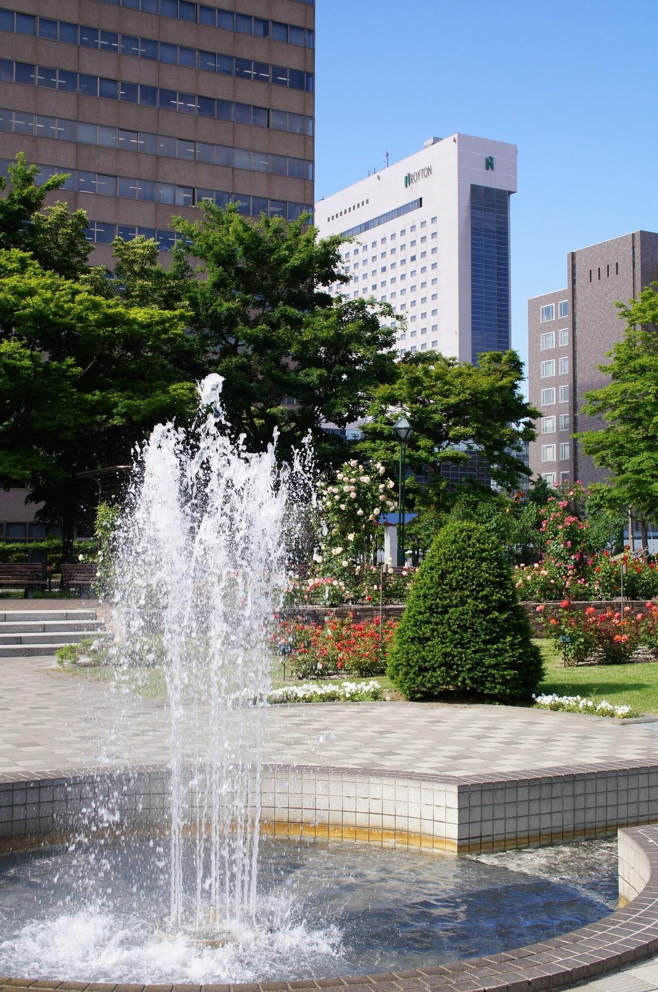 Royton Sapporo Hotel מראה חיצוני תמונה Fountain at the station