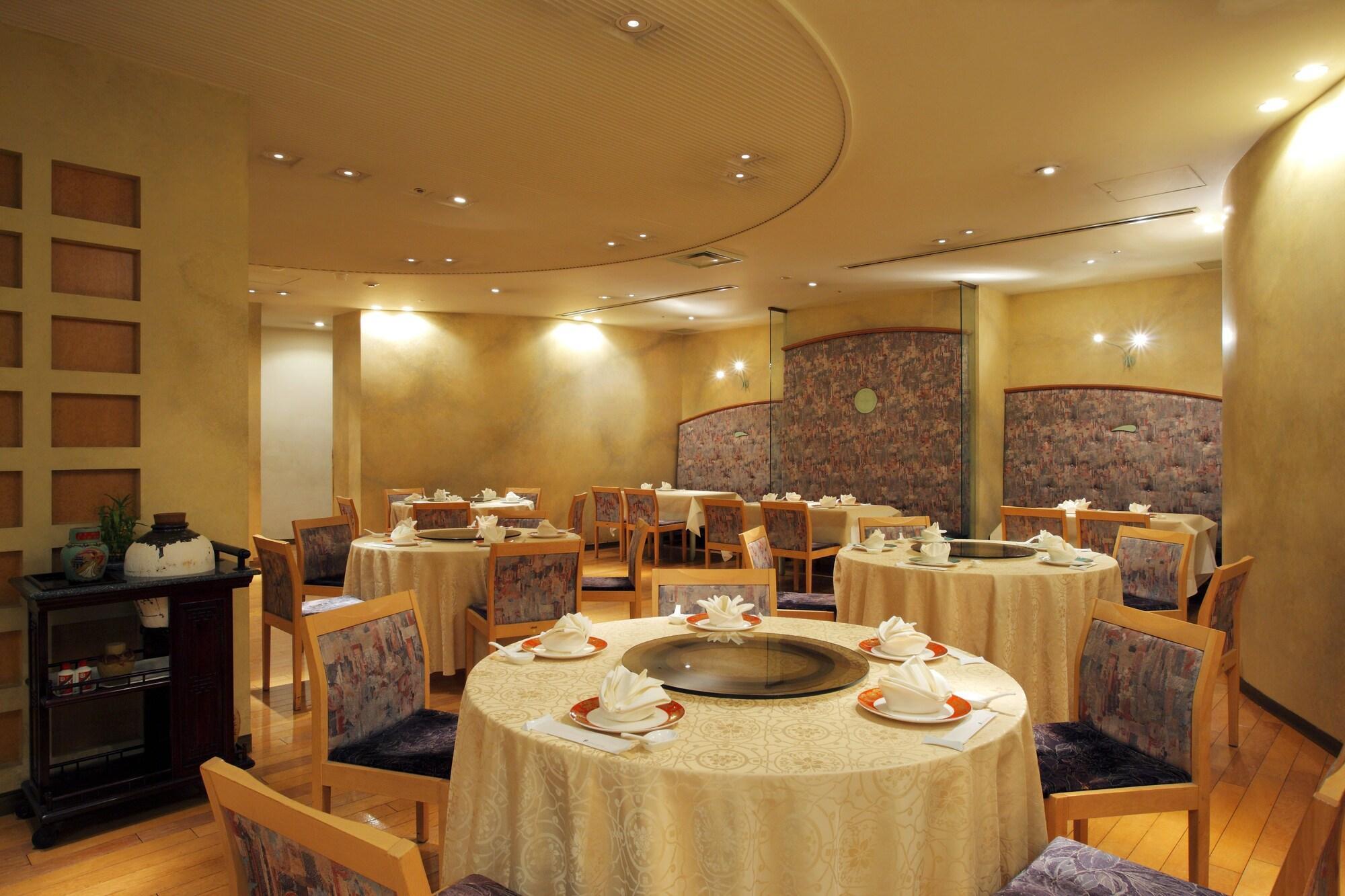 Royton Sapporo Hotel מראה חיצוני תמונה Interior of a restaurant in Hong Kong