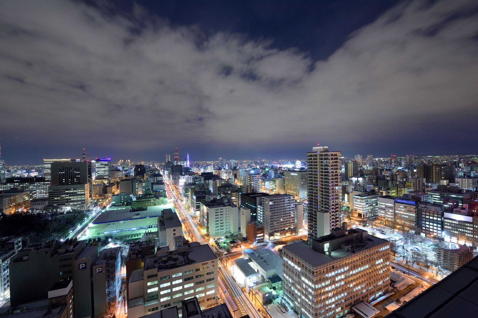 Royton Sapporo Hotel מראה חיצוני תמונה View of the city at night